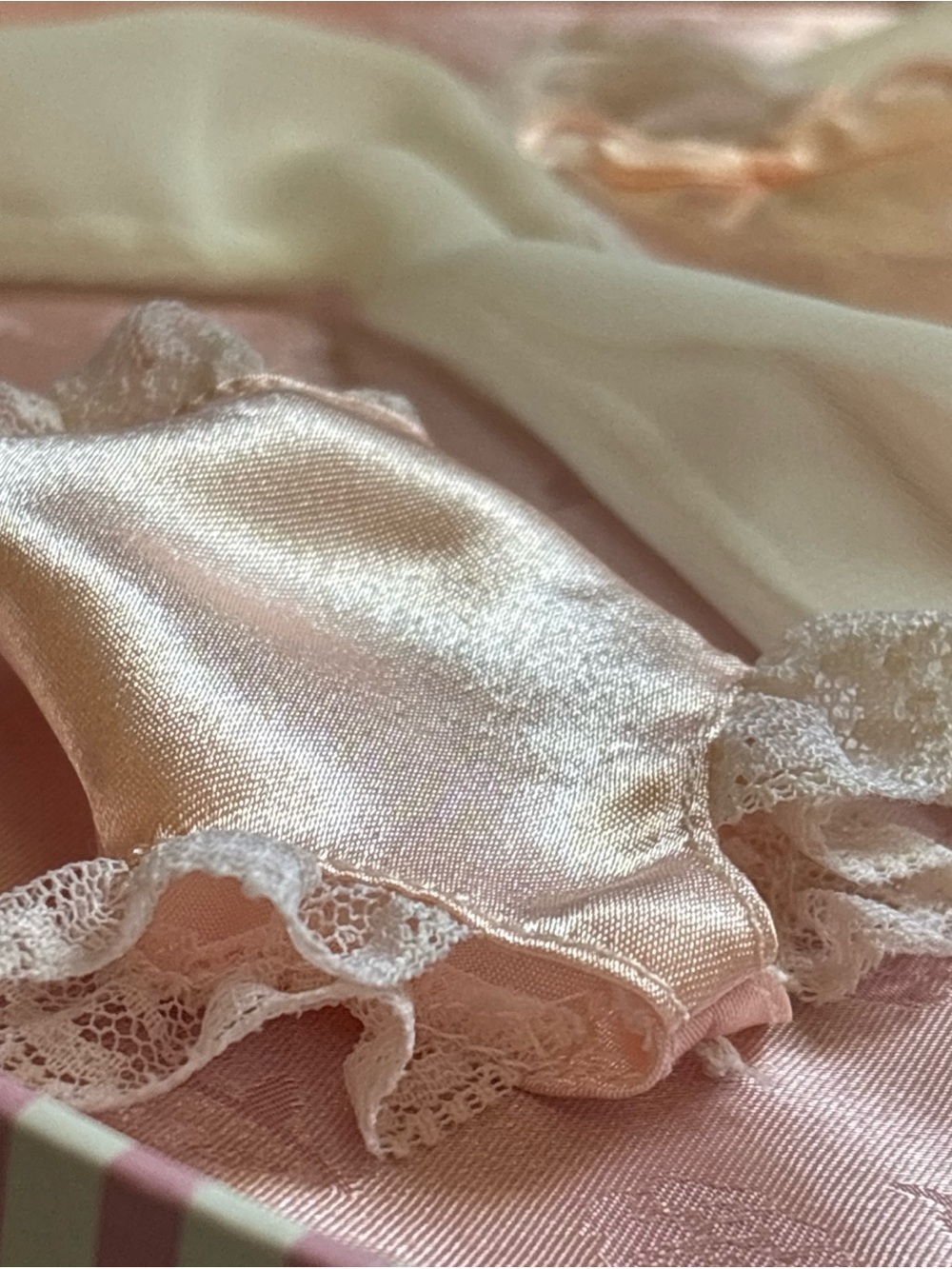 Vtg Tiny kitty collier box w earrings Sheer Pink Satin Nightgown lingerie doll - Picture 16 of 16